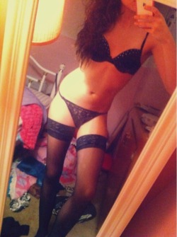 sexyselfiequeens:  Affair 24/7 - adult dating