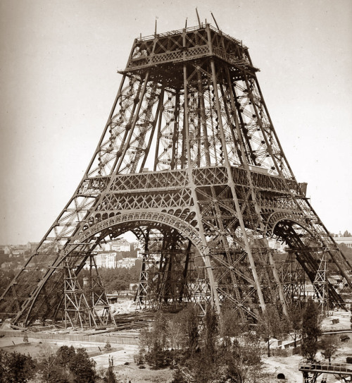 archimaps:The Eiffel Tower under construction for the 1889 Exposition Universelle, Paris