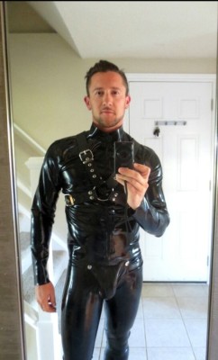 manxrubberboi:  Quick! My Bedroom now!