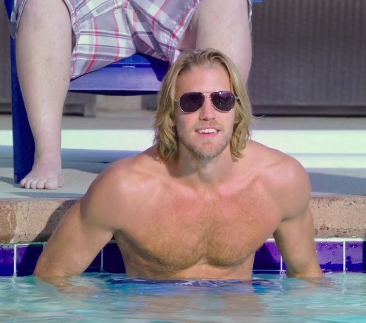 hotashellcelebmen:  More here :http://shirtlessmenontheblog.blogspot.fr/2017/09/matt-barr-shirtless.html