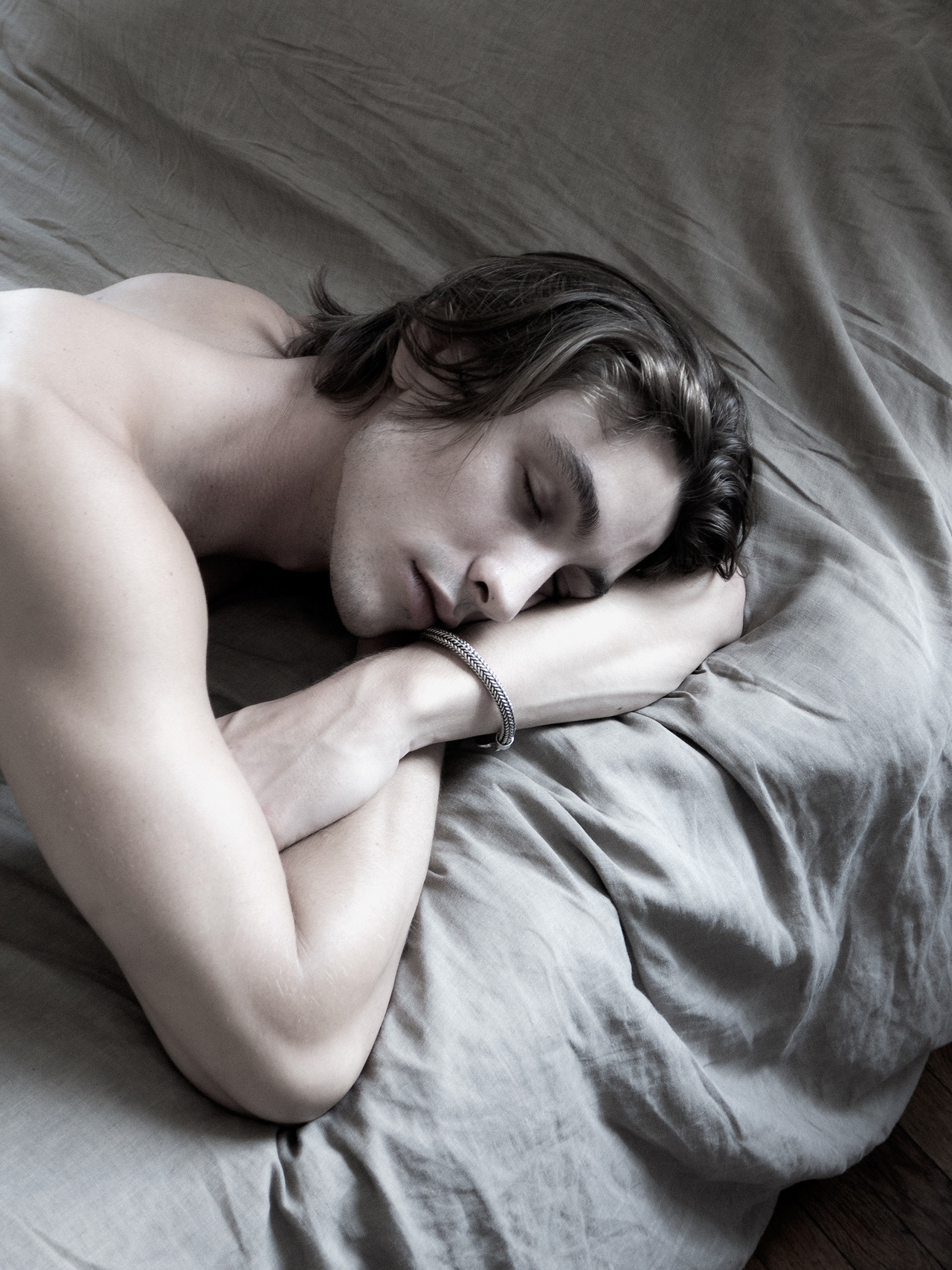 antinoo5:  michaelepps:Phillip Mayberry…Beauty Sleeps buona notte sogni d'oro tutti