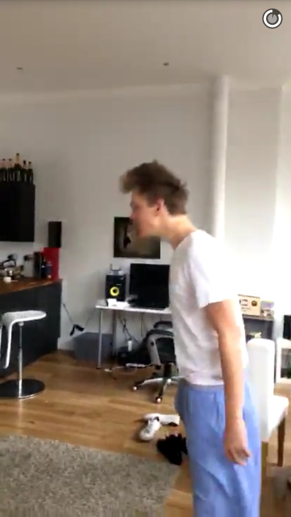 Porn Pics joe-sugg-lover:  Caspar Lee’s bulge on