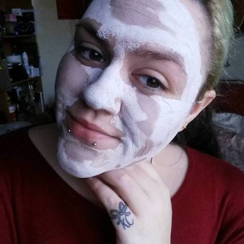 Sand & Sky pink clay mask. 🏖🌅🎭🌞☮ #BrilliantSkin @sandandskyaus #facemaskgoals #facemask #pinkclay #australianpinkclay #australianpinkclaymask #beauty #instabeauty
