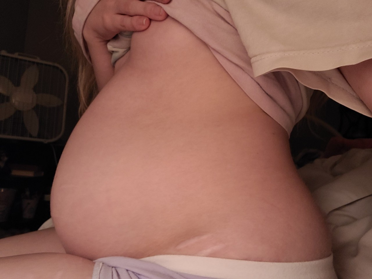 bunnybelly:i love stuffing myself 🥺