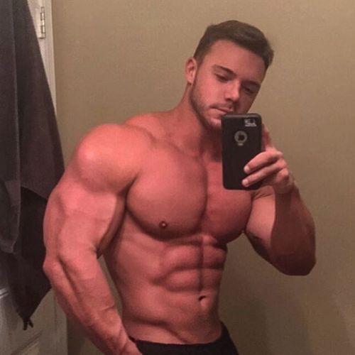 lumbrjax:  Instagram user @macrobinsonofficial http://ift.tt/1Qk2G81 
