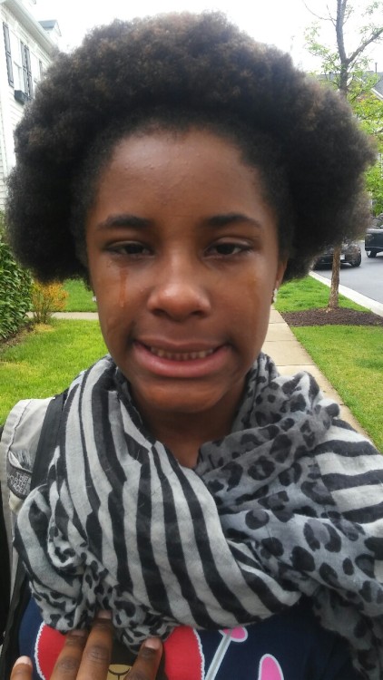 littlenastygirl:yoyanni1:My little sister was in tears today because she was wearing her hair natura