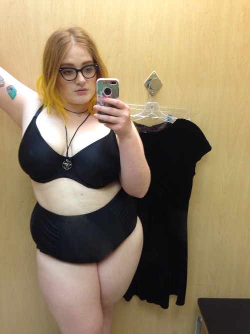 mothervenuss:  being a babe at a value village