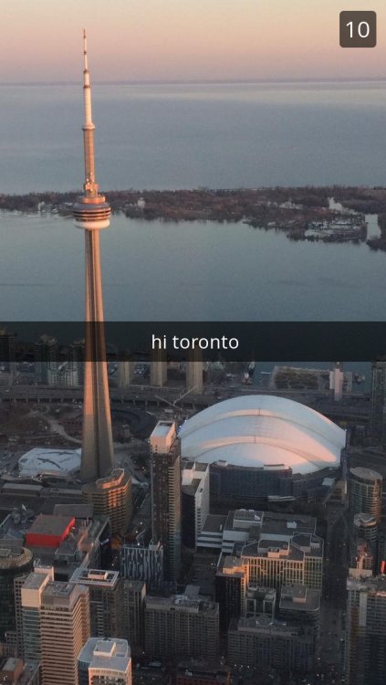 thewinchesterswagger: I WAS FLYING OVER TORONTO AND MY FRIEND SAW ME 