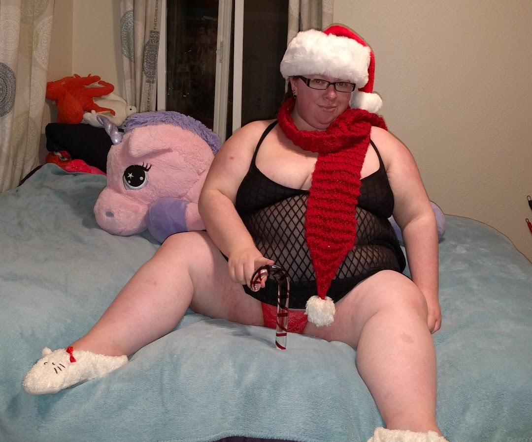 cuntess-von-fingerbang:  Make my wish come true, all I want for Christmas is you…
