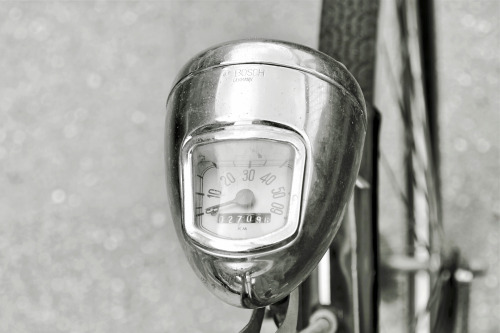 vtbikes: chrisdrobny:  RetroRide, Detail.Hamburg, 2014  That’s beautiful. Cyclometer integrated into