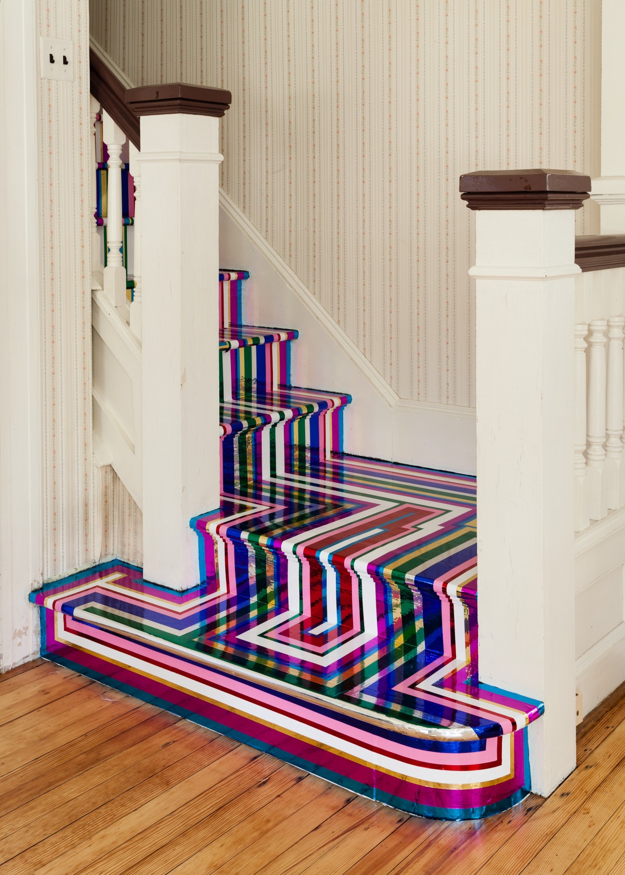 macdemarcos:  vinyl tape on stairs- jim lambie    I either expect a clown to crawl