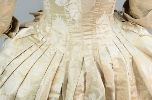 Robe à l’anglaise. 1750-70From the Irma G. Bowen Historic Clothing Collection at the Un