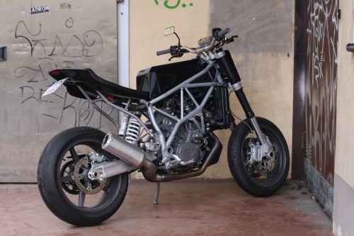 The latest MOD moto build a KTM Street Tracker! http://modmoto.se/builds/streettracker.html