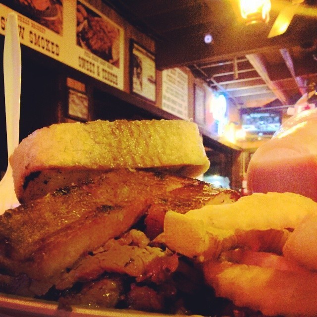 Brisket & Spare rib platter, serious #BBQ #foodporn (at Shorty’s Bar-B-Q)