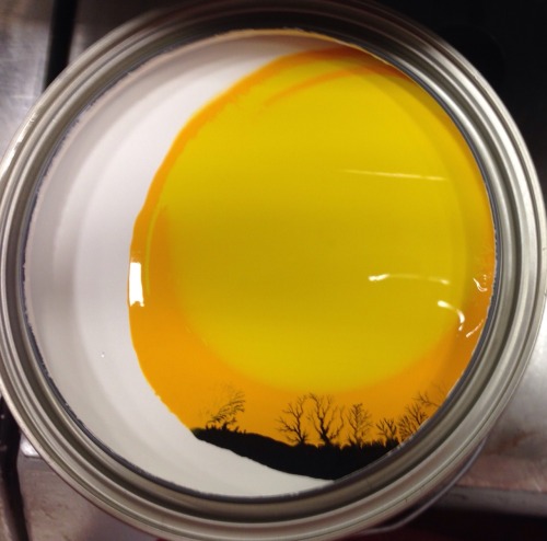 wikeni: The other day at work when the tint poured into the paint can, it made this incredible work 