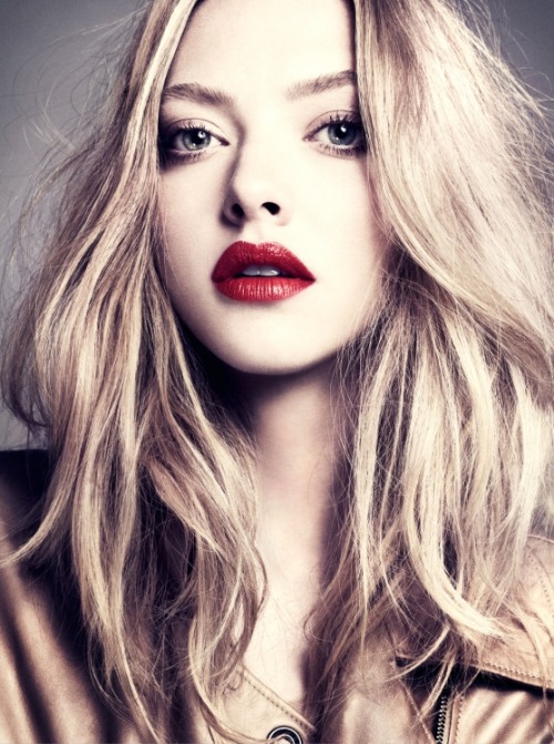 How beautiful does Amanda Seyfried look in this photo.
