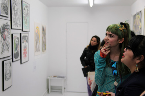 ivebeenonmygrimes: Grimes admiring Grimes 