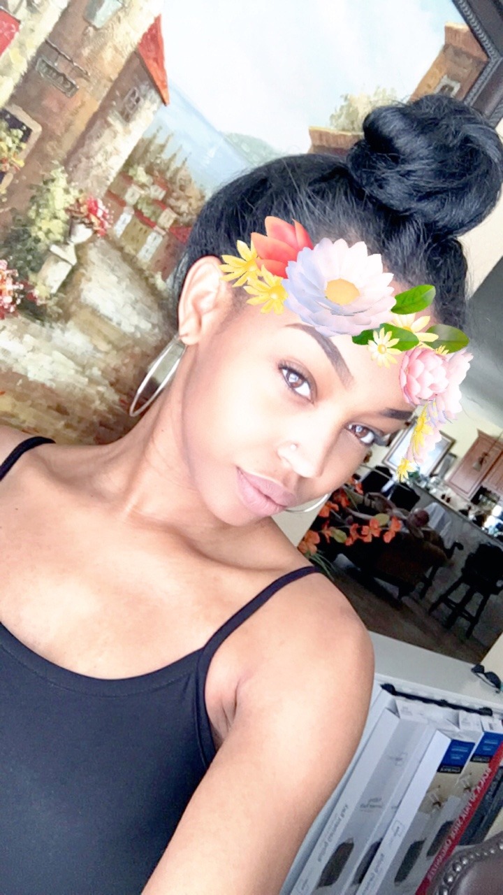 gunzonyatmblr:  micaela-jae:  BLACKOUT 🌺  She is perf! 😍 