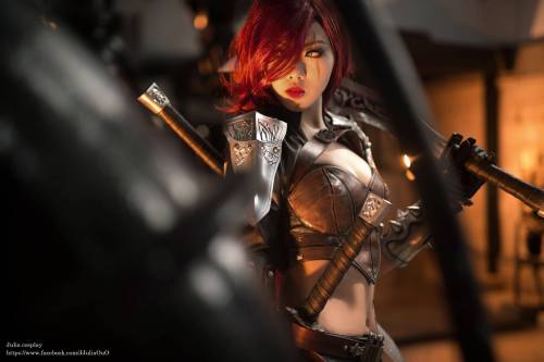 league-of-legends-sexy-girls:   Katarina Cosplay   O oO <3