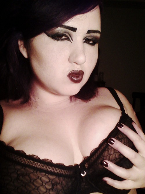 goth-waffles:  Feeling both silly and sexy results in the strangest of pictures 