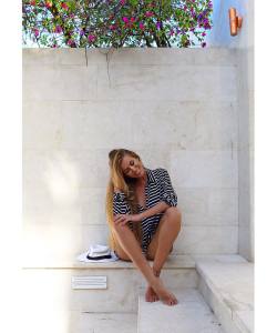 Island wandering 🌺 Wearing @saboskirt by reneesomerfield