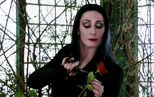 drackiszunk - poesdameronn - Anjelica Huston as ‘Morticia Addams’...