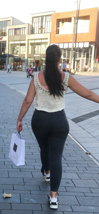 dutchbootycreeps:MILF