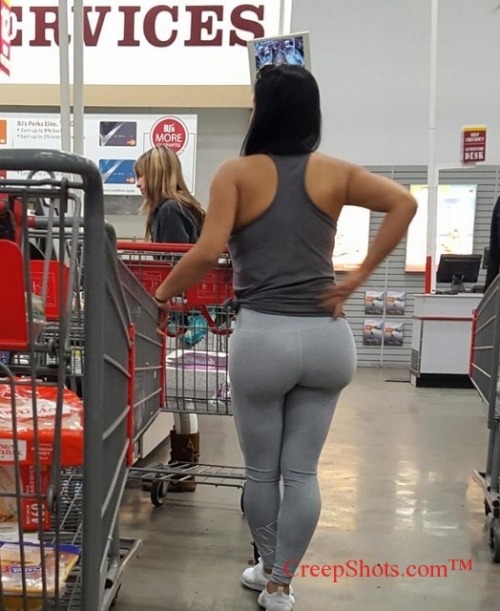 creepshots:  A blooming onion by @ucgs59 https://shar.es/1rFZNw  Join us over at CreepShots.com for more candid phat add in leggings pics than u can handle.