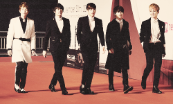  Shinee working the red carpet (づ｡◕‿‿◕｡)づ ☆.。.:*・°☆.。