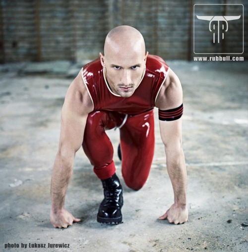 rubberlycra:  Rubbull.com  Nothing like a bald stud in rubber!