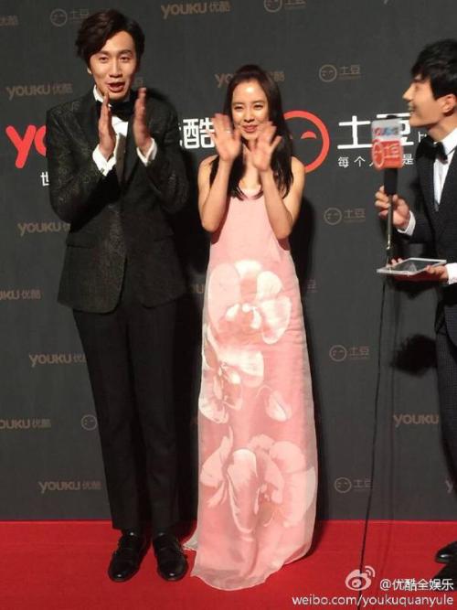 badandace:[EVENT] 141203 Song Ji Hyo and Lee Kwang Soo in MAMA 2014 Red Carpet © 优酷全娱乐 