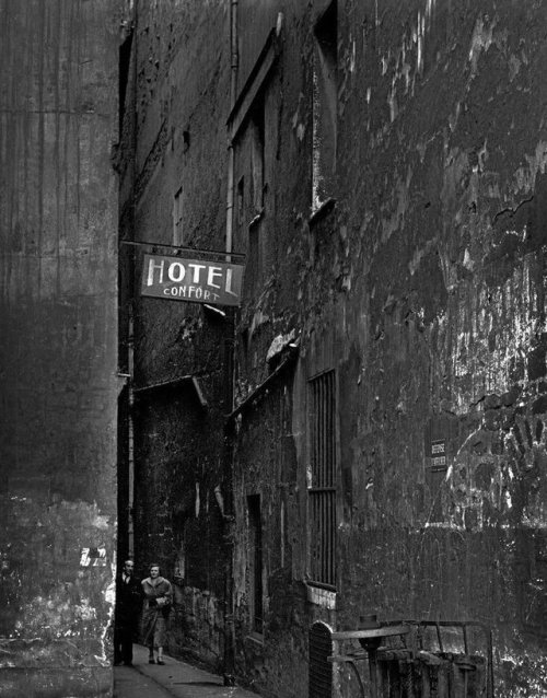 humptydumptyunbroken: Frank Horvat - Paris, 1955.