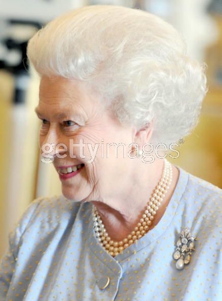 europesroyals: ♢♢♢ QEII June Jewelry Challenge ♢♢♢Favorite Pearl BroochKensington Bow Brooch Gr