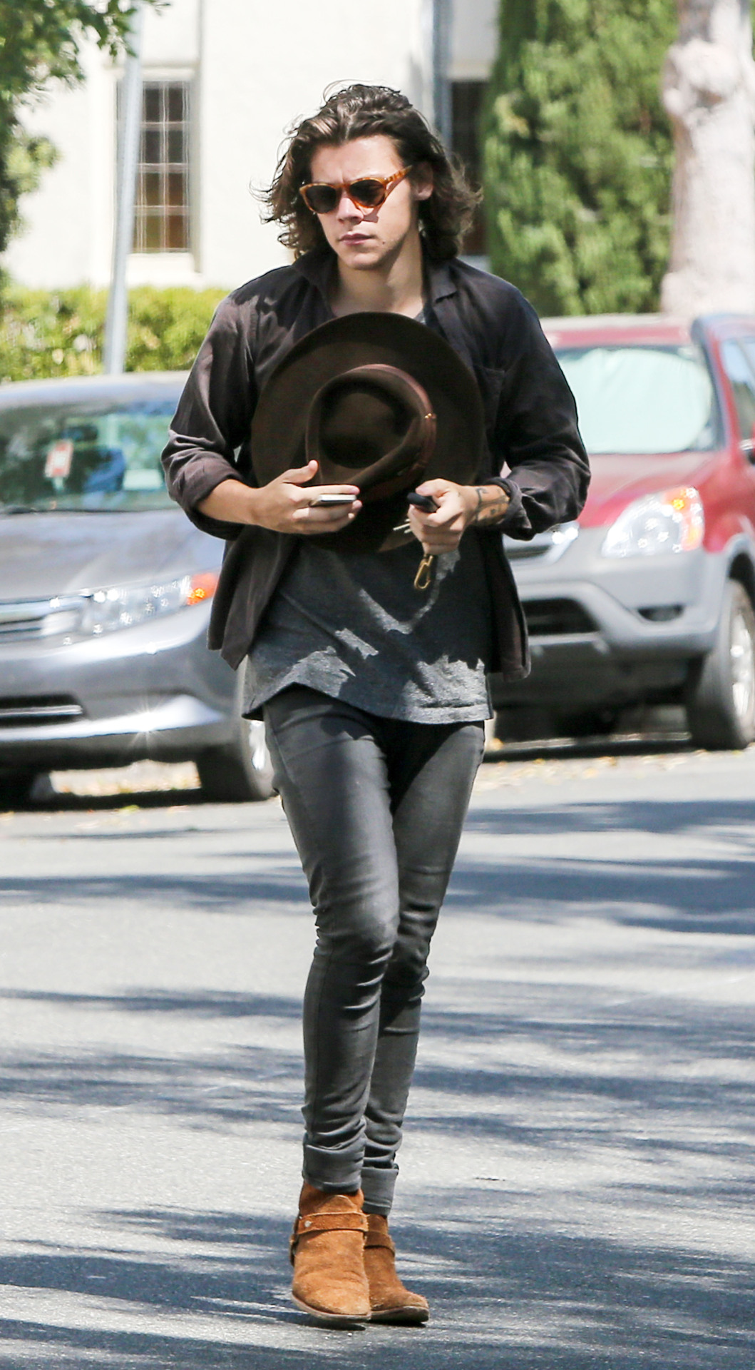 direct-news:  HQ’s - Harry Styles seen out and about in Los Angeles. Harry seen