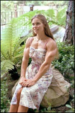 femalemuscletalk:  Triceps Tuesday!  Lynda Chicado  Talklive  800-222-3539 (FLEX)  #femalemuscle  #femalebodybuilding  #bodybuilding  #fitness  #femalewrestlers  #bikini  femalemuscle.com