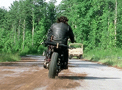 Daryl Dixon in Every Episode» Some GuyYou look like shit.⦾