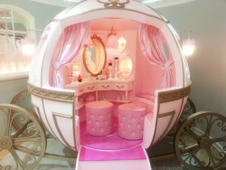 dollyys:  k-adventure:   Carriage at Etude