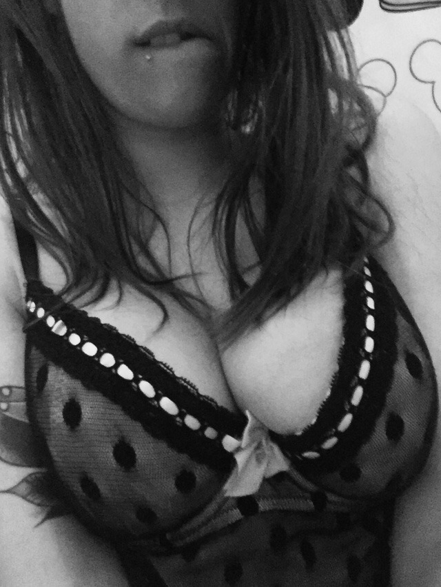 fiveonetwocouple:  Fishnets drive me crazy ! ❤️ - Mr512