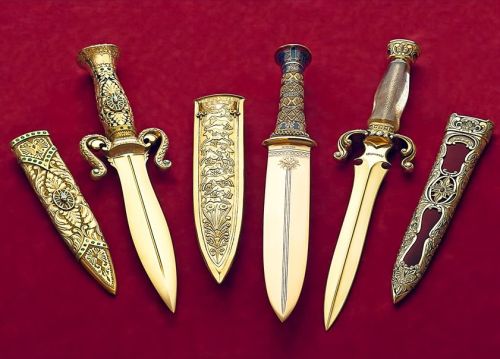art-of-swords:Handmade KnivesKnifemaker &amp; Copyright: Buster WarenskiPhotos:The Gem of the Or