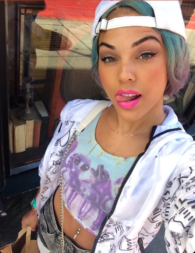 nikes-mami:  🌸💸🌴✨