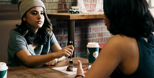 blacksunflower:  br0seph-time-to-g0seph:  mitski:   that krispy kreme date ( ◕‿◕)
