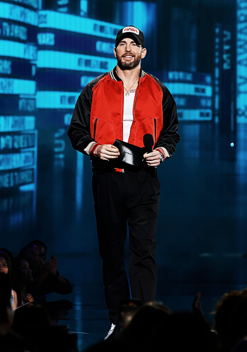 tessas-thompson:CHRIS EVANS ━ 2022 MTV Movie &amp; TV Awards (June 05, 2022)