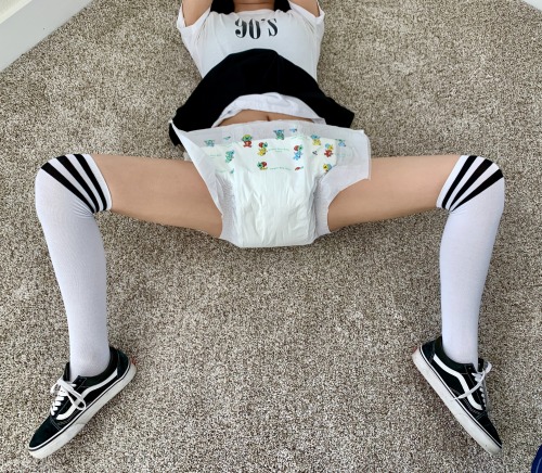 paddedfordaddy:  When daddy tapes on a fresh diaper 🥰😍❤️✨ Join OnlyFans for more ✨