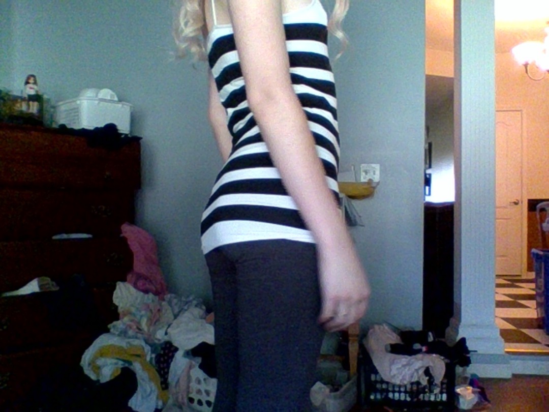 kindofcute-kindof:  i cant tell if my butt is cute today or not((im leaning towards