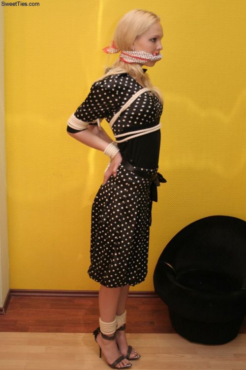 graybandanna:  Polka dot dress & polka dot gag