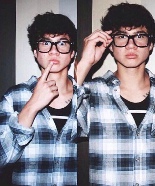 xrayola:Let us take a moment to appreciate this picture set of Calum hood.
