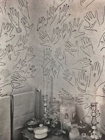 nobrashfestivity:Cecil Beaton, Bathroom of his house where would ask to stencil guest’s hands and ha