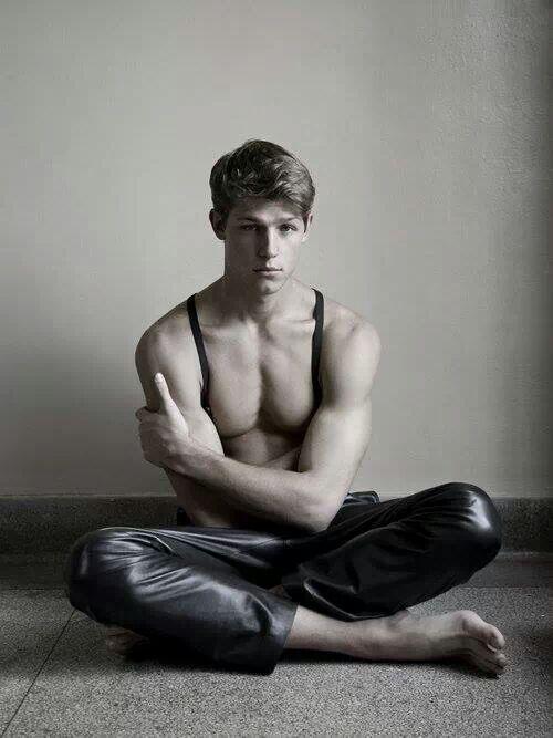 frodosbois2:  those-cute-boys:  gaydammit:  cute boys :3  Those-cute-boys.tumblr.com  http://frodosbois2.tumblr.com 