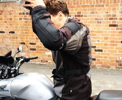 anothermindpalace:  Benedict doing the ALS ice bucket challenge. [x] 