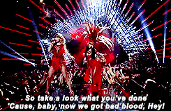 wonderlandtaylor:  Taylor Swift and Nicki Minaj performing at the 2015 VMAs  